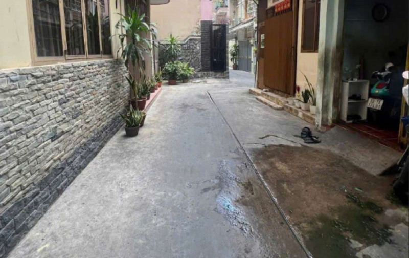 Bán nhà hẻm gần mặt tiền, chỉ cách Trần Bình Trọng 100m, Nguyễn Trãi 200m